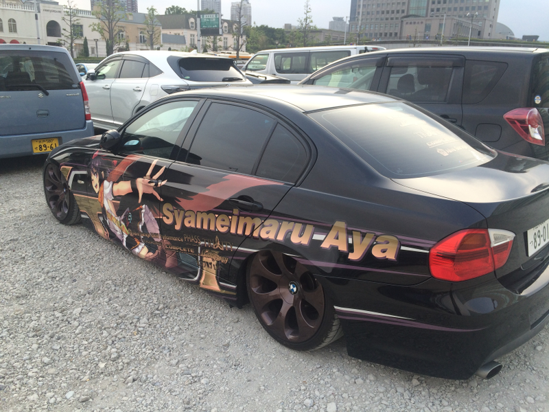 Illustration for article titled Japan, A Dogapult Trip, Part 5: Cars and Cosplay and Comiket!